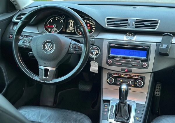 Volkswagen Passat cena 23900 przebieg: 334125, rok produkcji 2011 z Wrocław małe 92